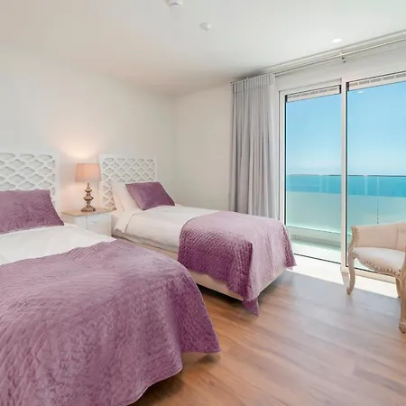 Ourmadeira - Grandview, Contemporary